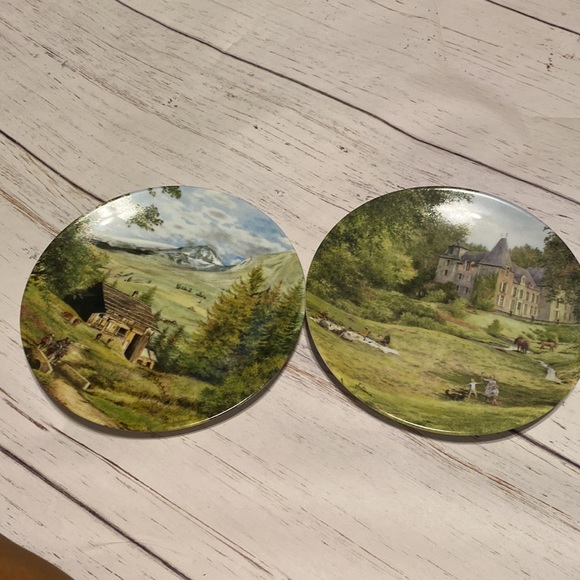 SETS OFF 2 DECORATIVE COLLECTABLE 1988/1989FRENCH PLATE IN EXCELLENT CONDITION - Picture 1 of 16